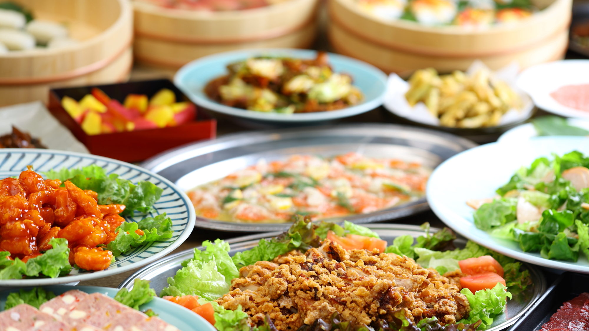 冬はボリューム満点のバイキングをお楽しみください！