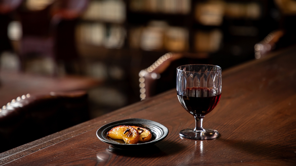 【冬限定の＜無料＞特典付】冬のご褒美旅プラン《焼きりんごとホットワイン、館内ツアーで冬の親湯を堪能》