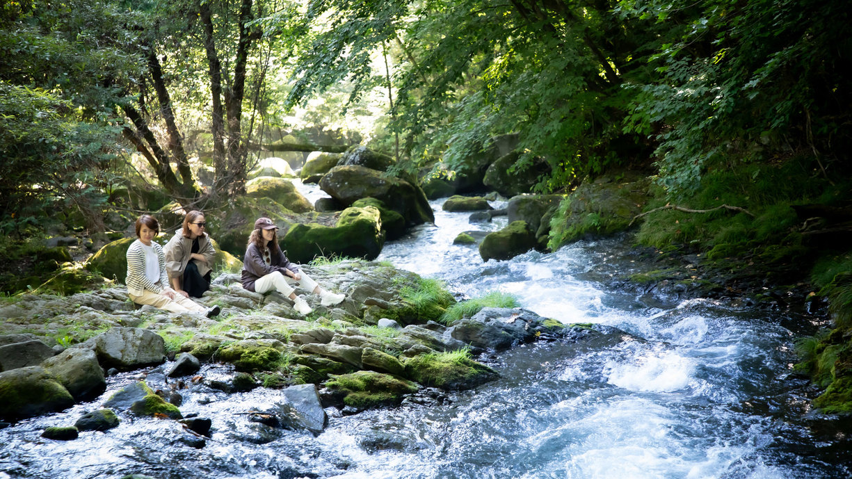 滝の湯川◆親湯の目の前を流れる渓流