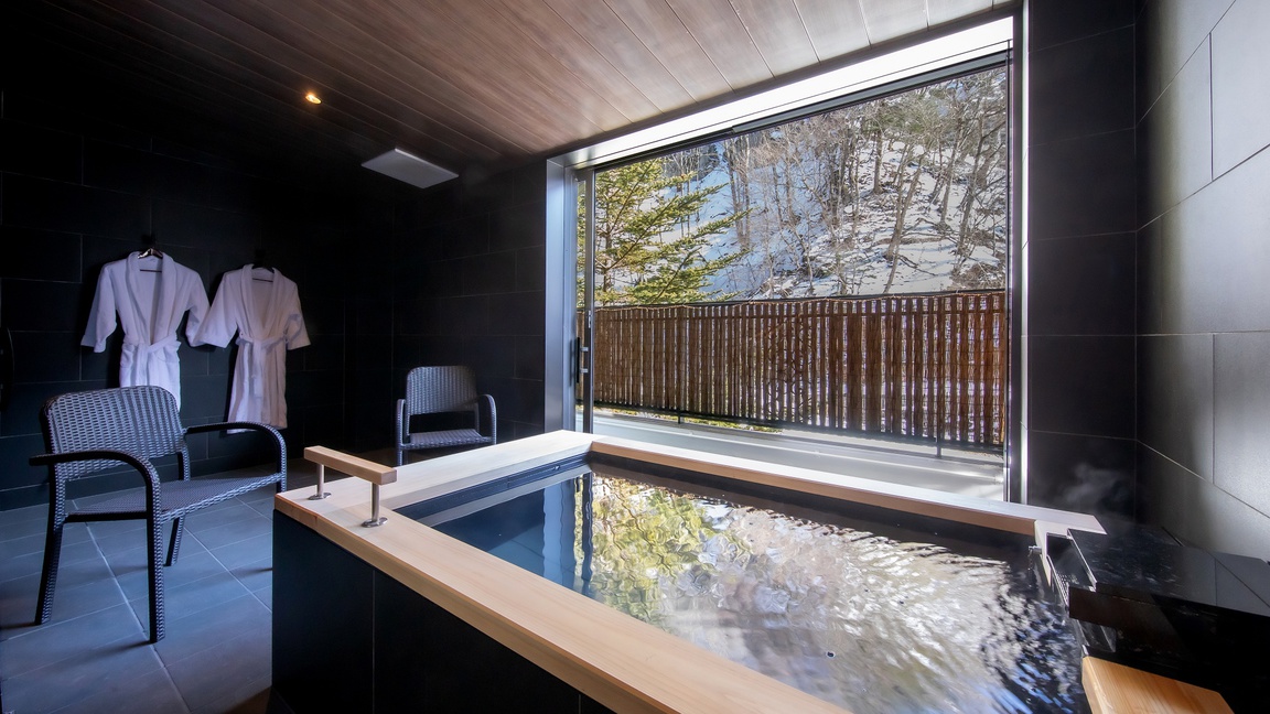 【蓼科倶楽部　露天風呂付き客室】蓼科の新鮮な空気の中、源泉掛け流しの温泉や四季の折々の景色を独り占め