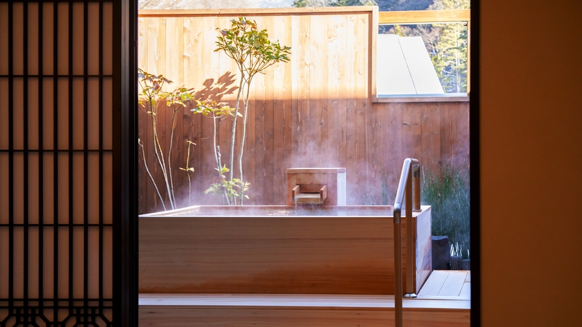特別室【深山亭】自家源泉の露天風呂付き客室 ベッド/45平米