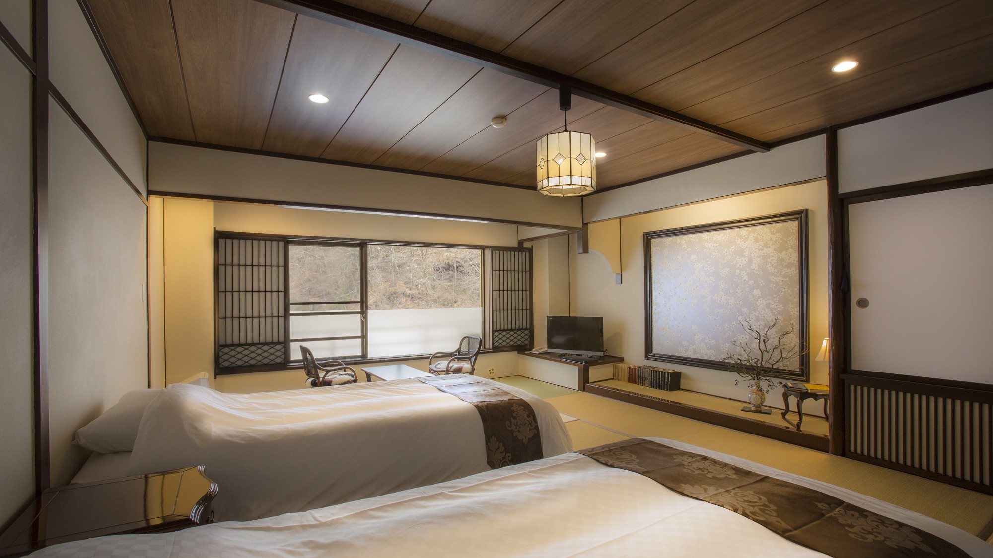 深山亭・スタンダード◆「足腰が痛いのでベッドで寝たい」のご要望に応えて和室にベッドを入れました。