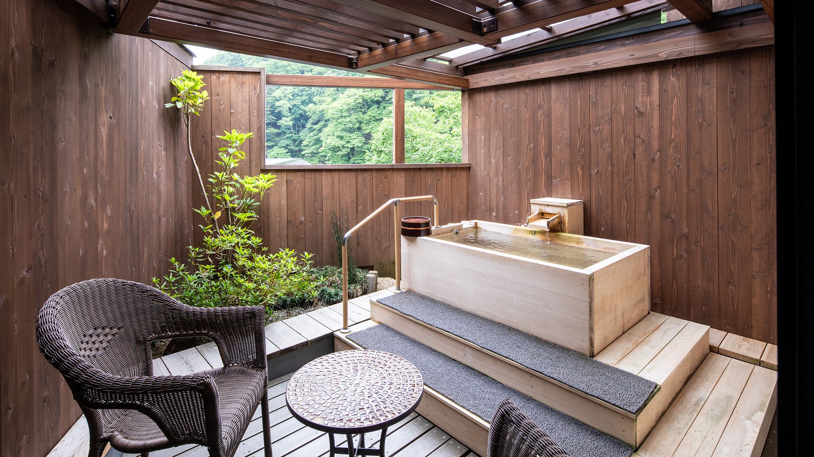 深山亭・露天風呂付き客室◆坪庭で過ごすプライベートな時間