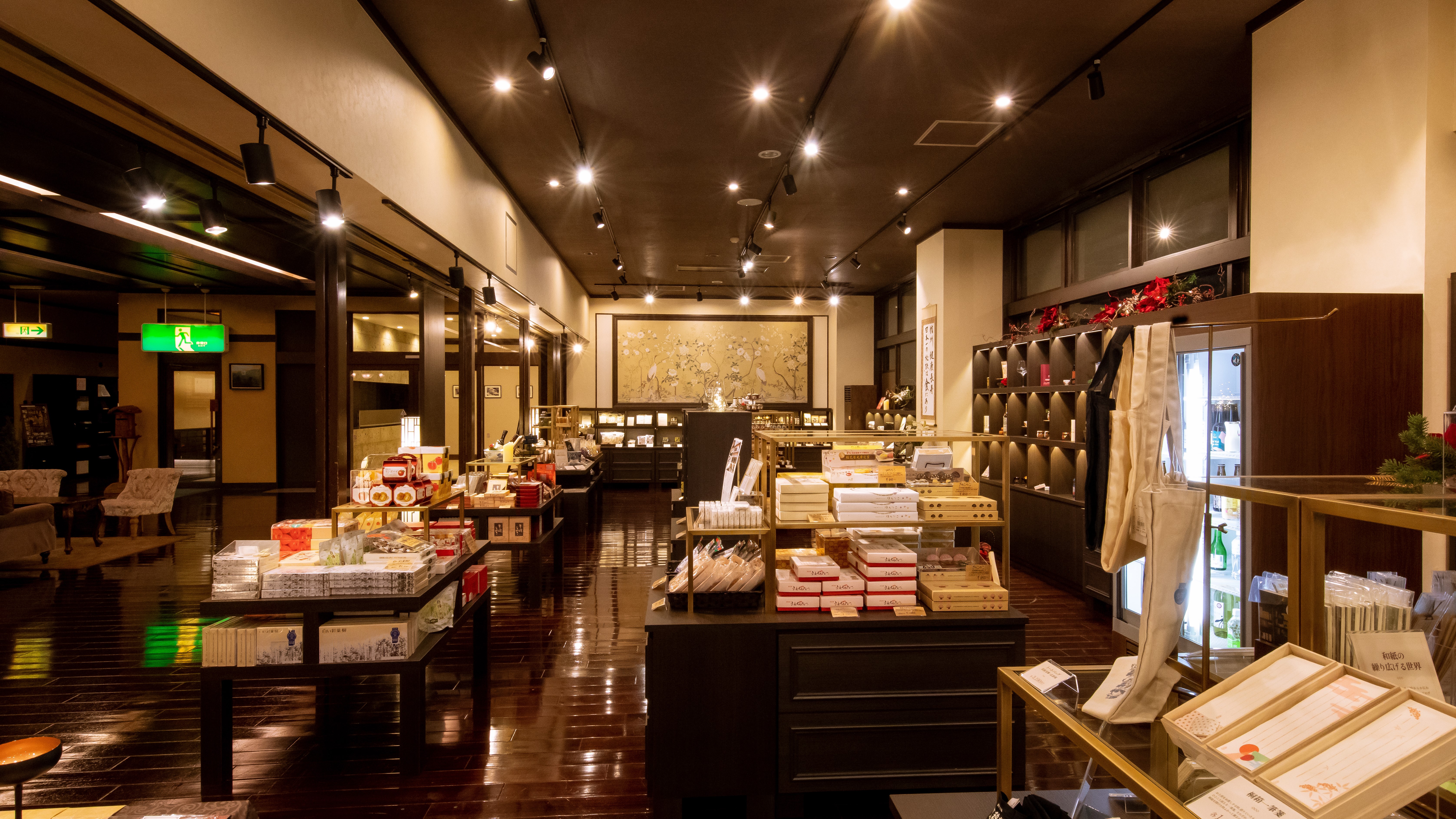 売店◆当館オリジナルのお土産から長野県の名産品まで取り揃えております