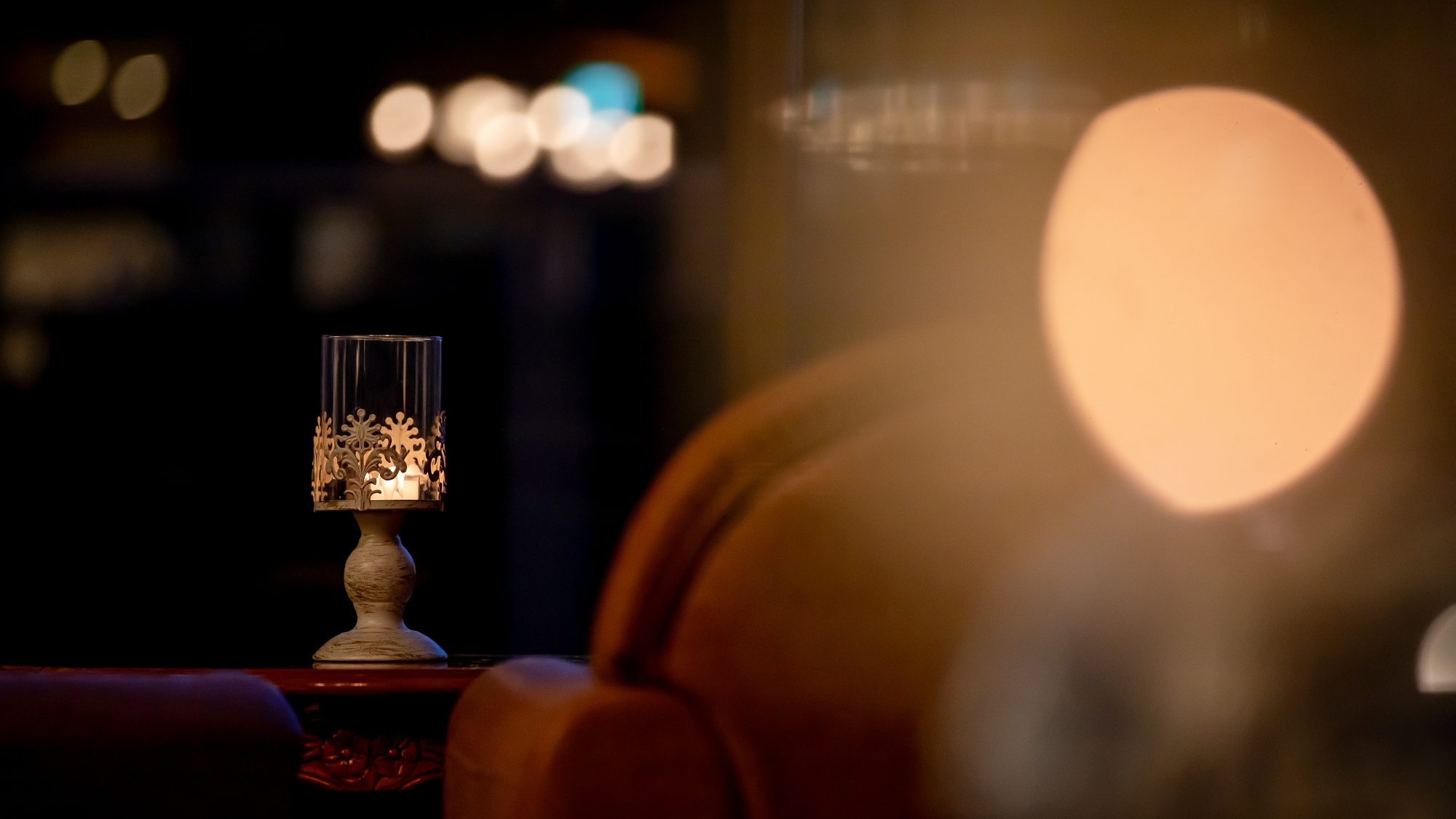 【館内イメージ】ラウンジのキャンドルライト