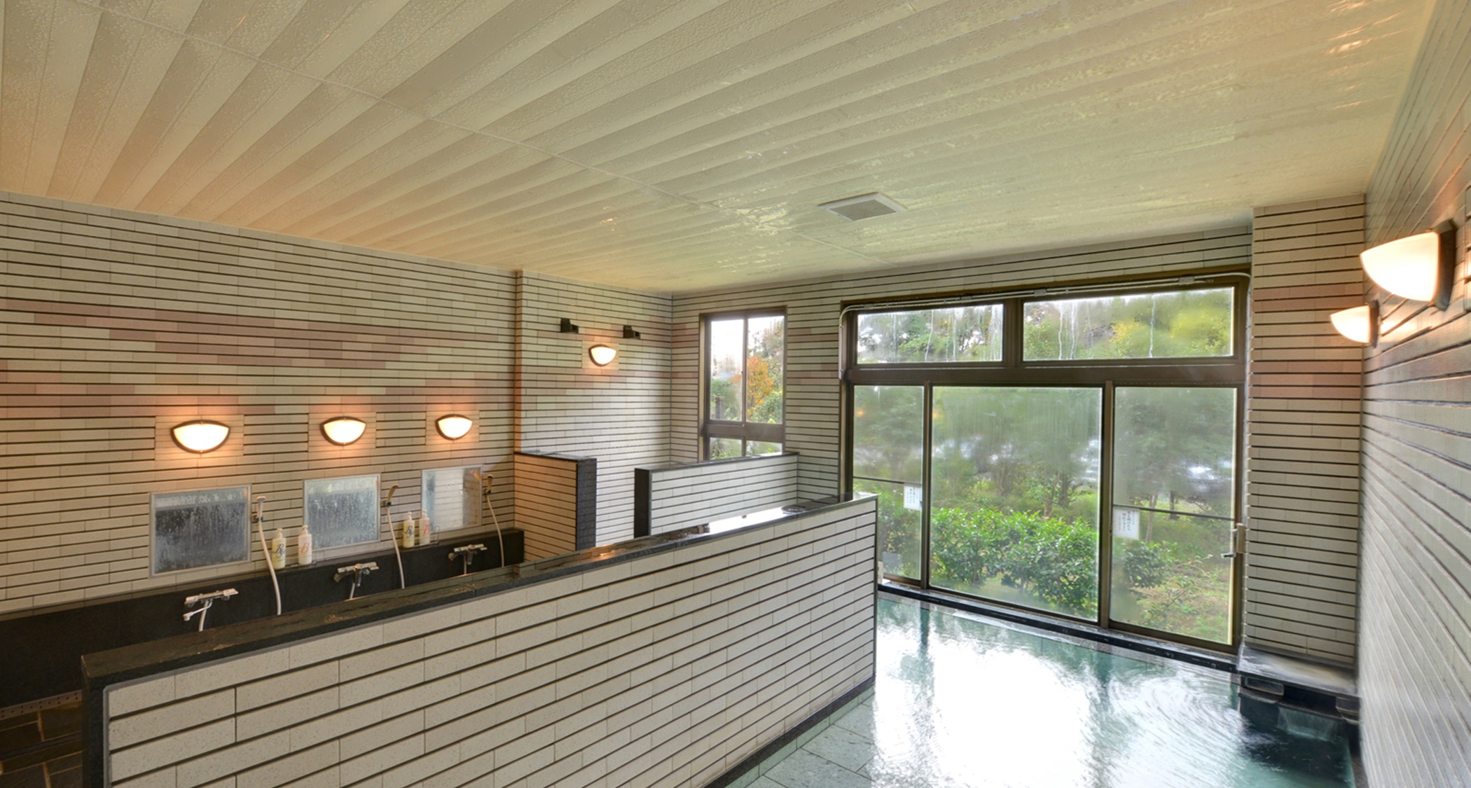 *内風呂/地下1200mから湧出する天然ラドン含有の温泉