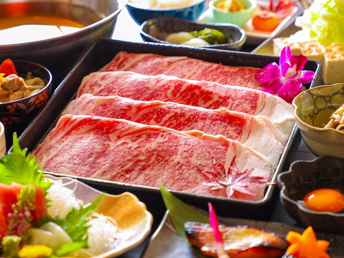 【群馬といえば上州牛すき焼き】さらにご夕食時飲み放題付＆貸切風呂付プラン≪シェア鍋すき焼き風コース≫