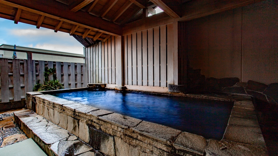 【女性　露天風呂】露天風呂も畳敷き♪北関東最大級の畳風呂をお楽しみ頂けます。