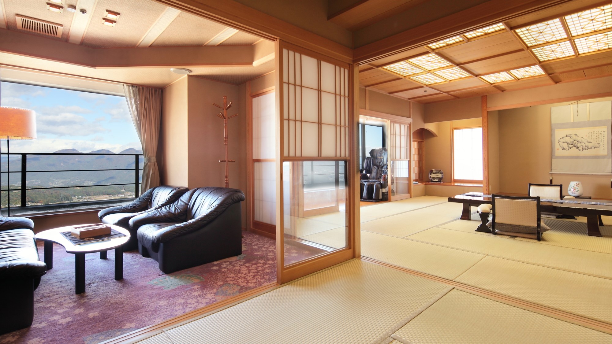 【特別室】最上階に位置する、眺望抜群のお部屋。15畳+8畳+応接室からなります。