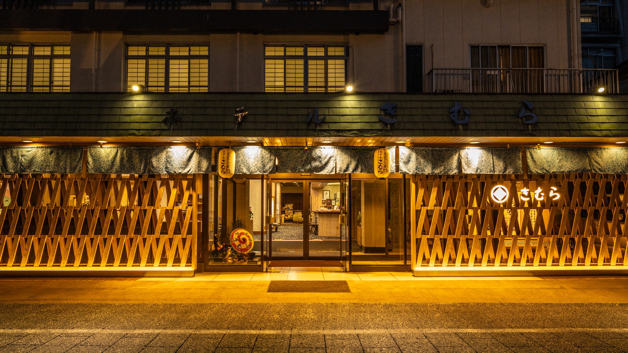外観・夜・正面