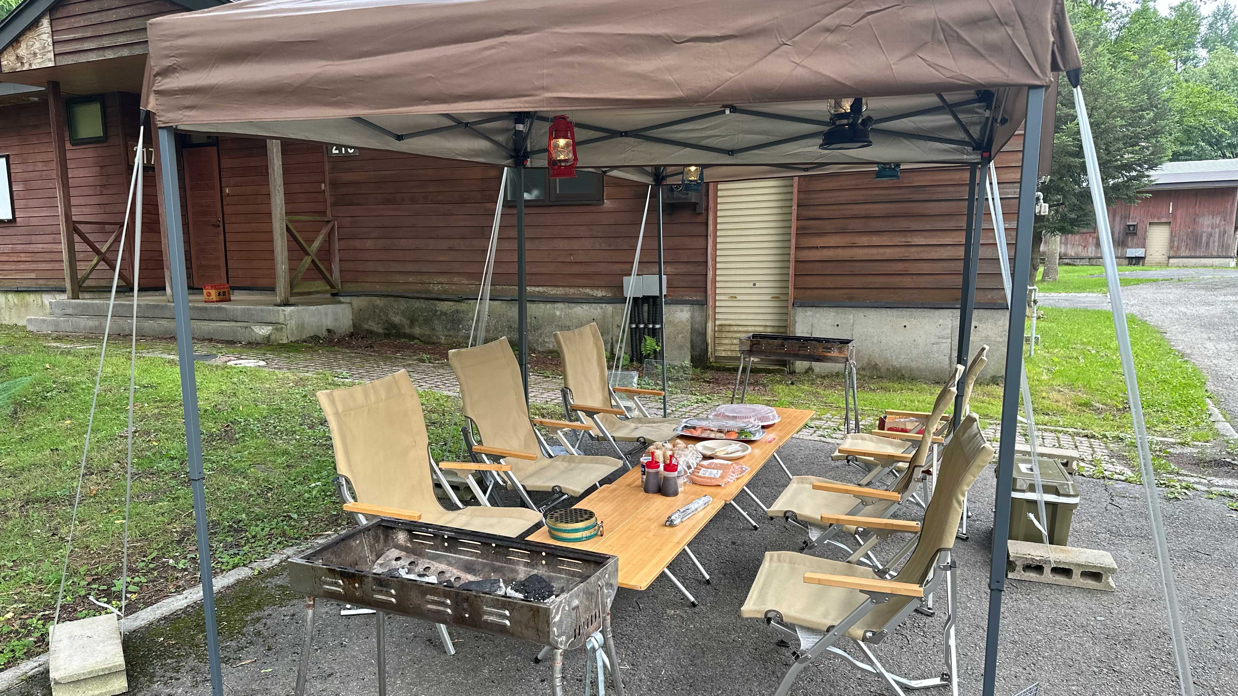 BBQ機材はスノーピーク！小雨程度でもタープテントがありますので大丈夫です。
