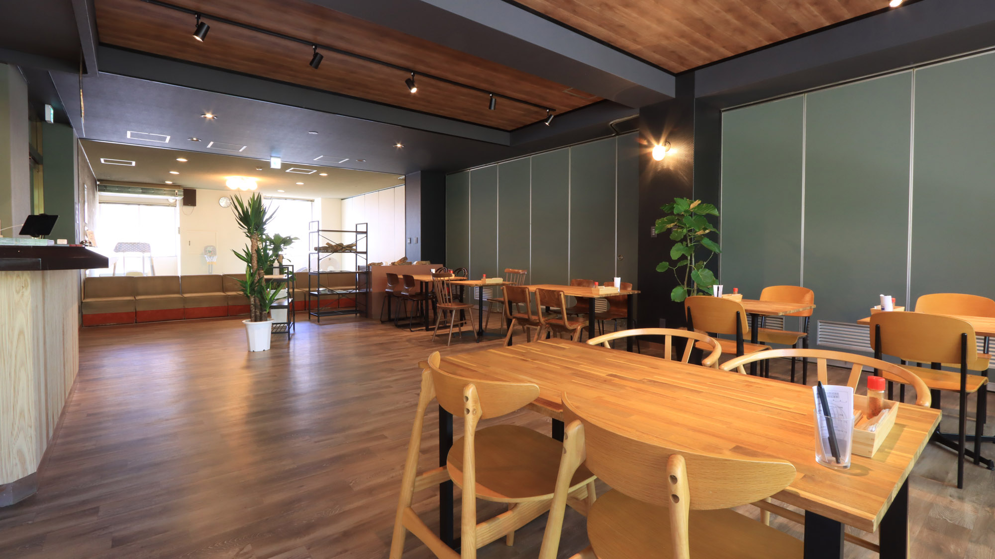 【カフェ（朝食会場）】ホテルの2階にございます