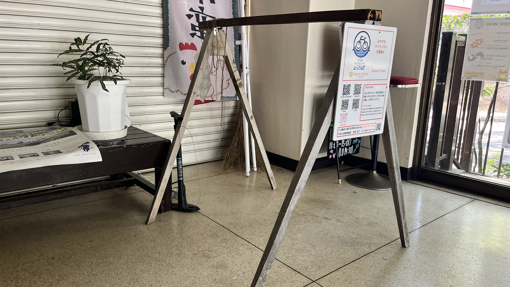 自転車は屋内に置いていただけます！ロードバイクラック完備です