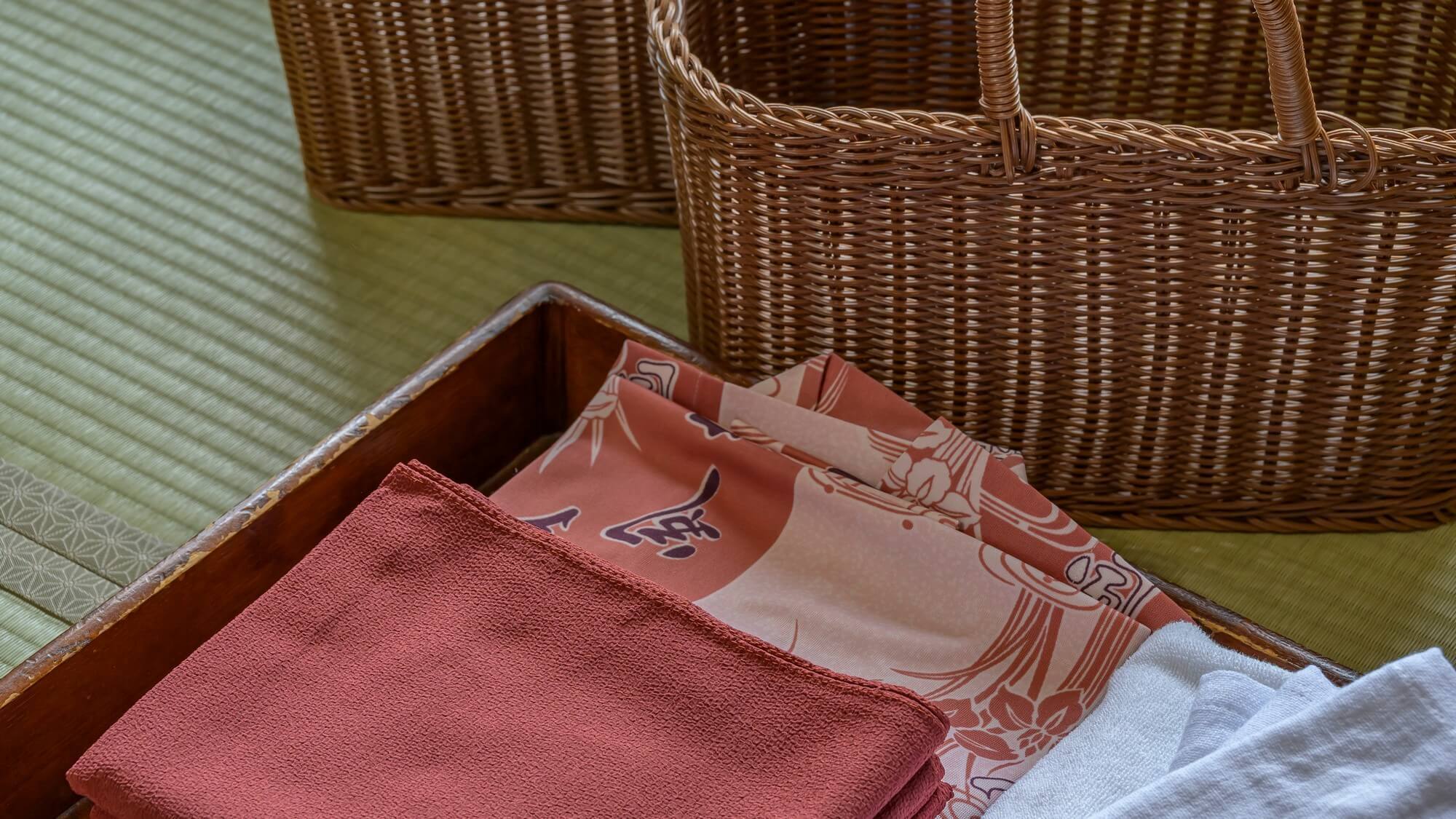 浴衣と籠バッグで、館内湯めぐりをお楽しみください。