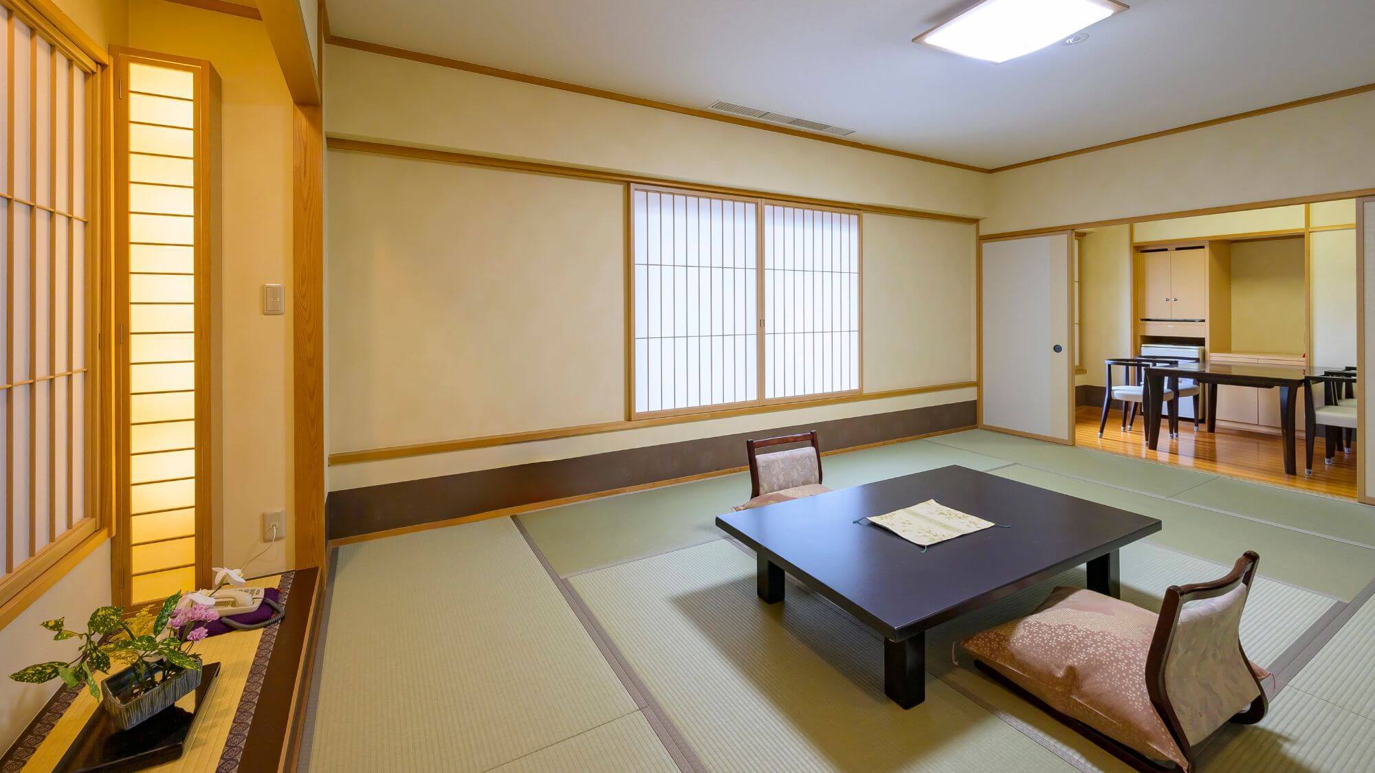 【平安亭ダイニング付和室51平米】12畳和室と4.5畳ダイニングを備えた、寛ぎのお部屋です。