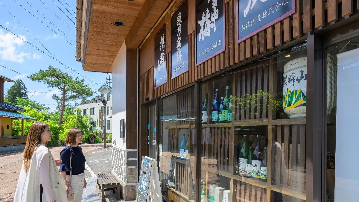 【新喜久屋酒店】徒歩6分。新潟を代表する銘柄や限定商品がずらり！創業100年老舗酒屋です。