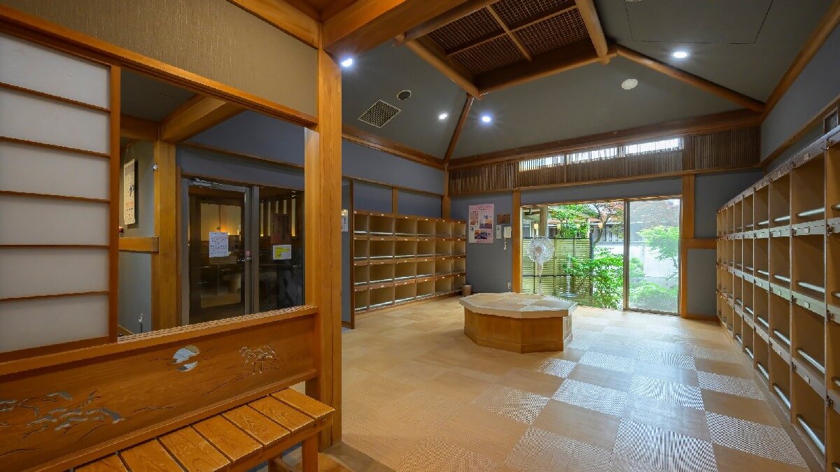 【月岡湯香炉】広々とした脱衣所・パウダールーム