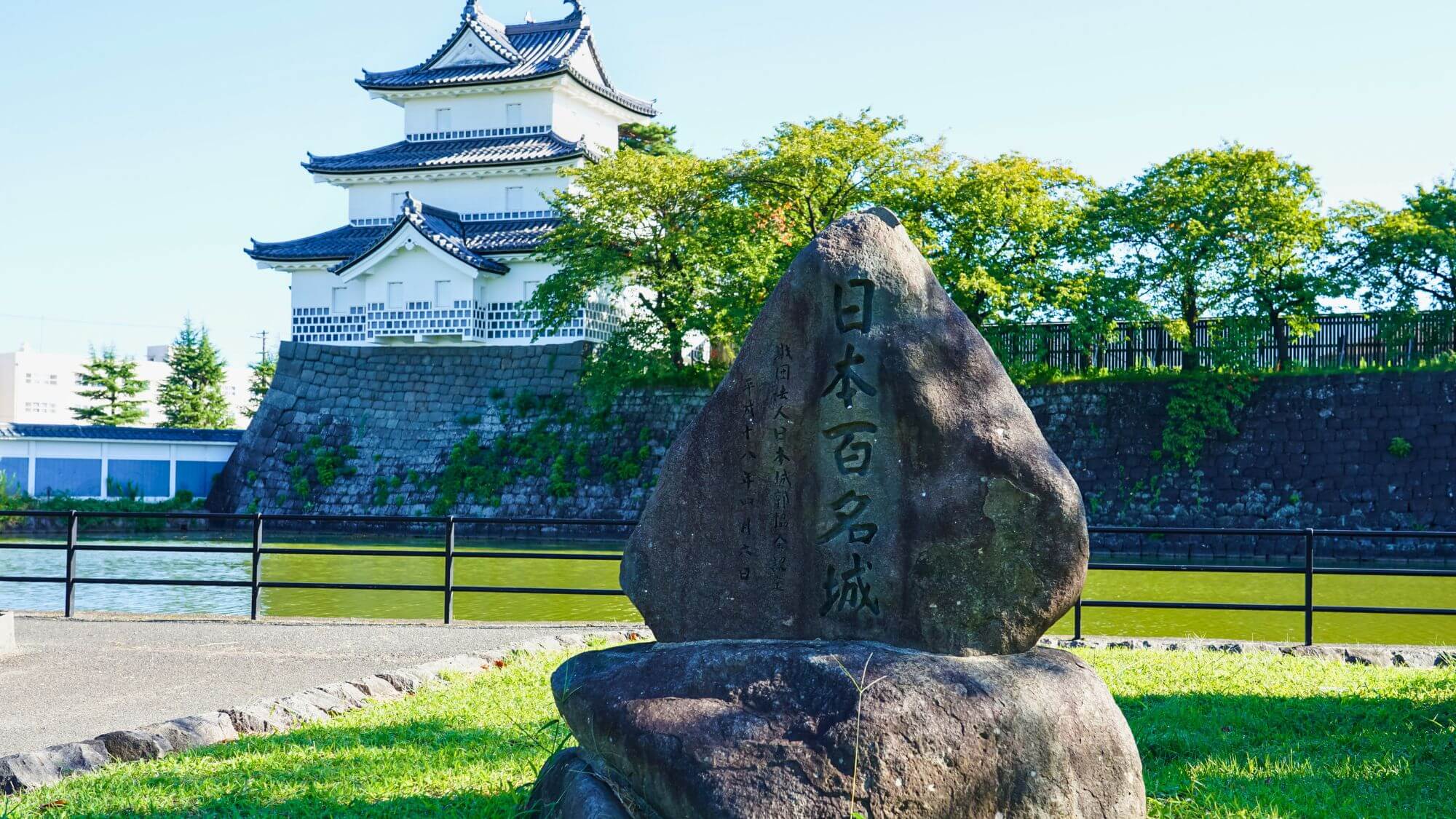 【新発田城址公園】日本の歴史公園100選に指定され、四季折々の花や自然が楽しめます。