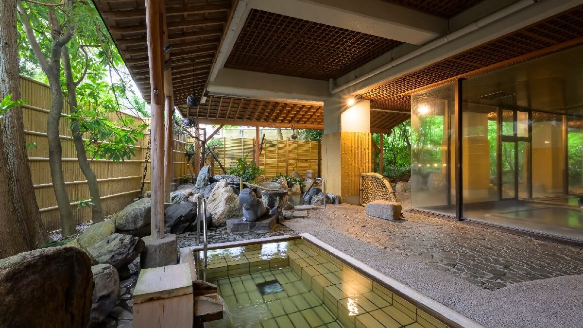 【庭園大浴場】ひのき露天風呂