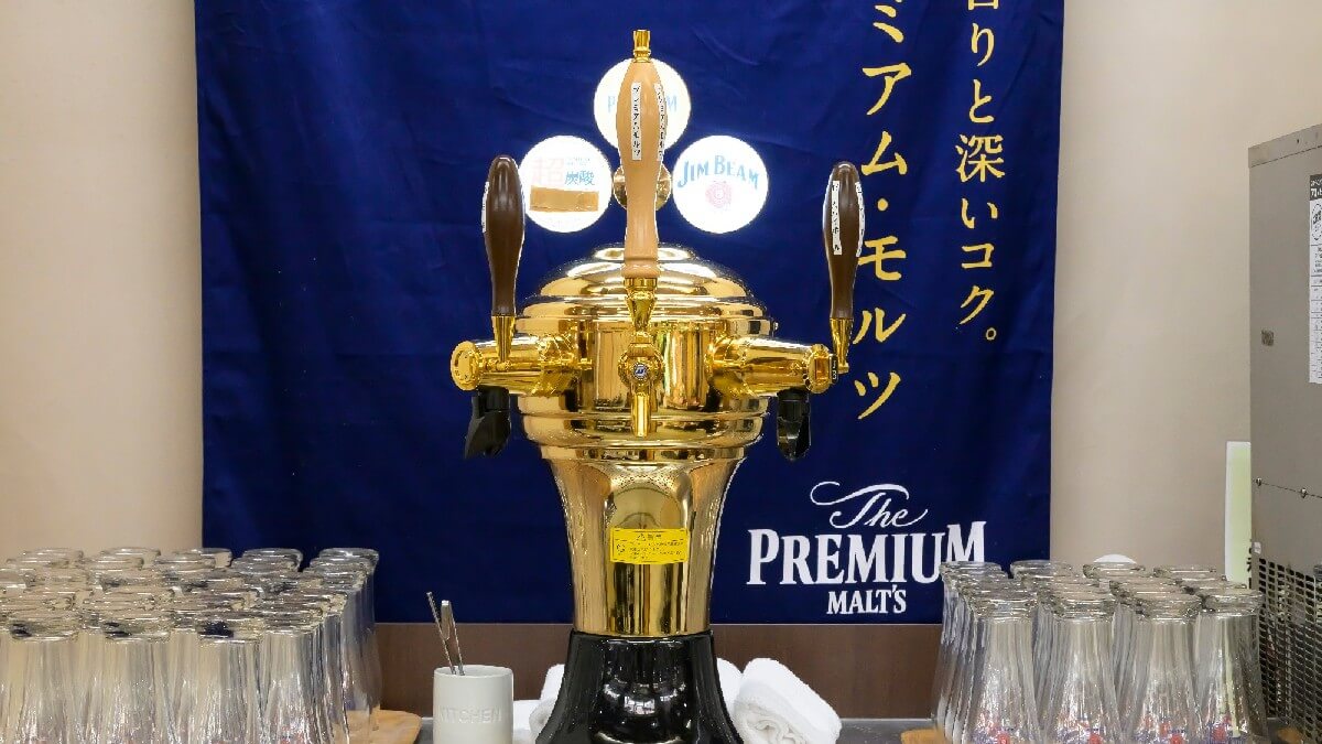 【アルコールドリンクバー】セルフ方式で『神泡』生ビール、ハイボール、各種サワーが飲み放題！