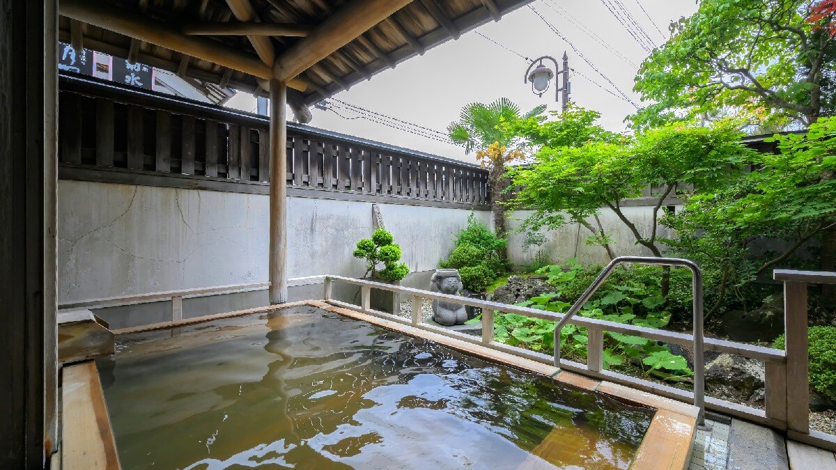 【月岡湯香炉】京風庭園を望む大升露天風呂