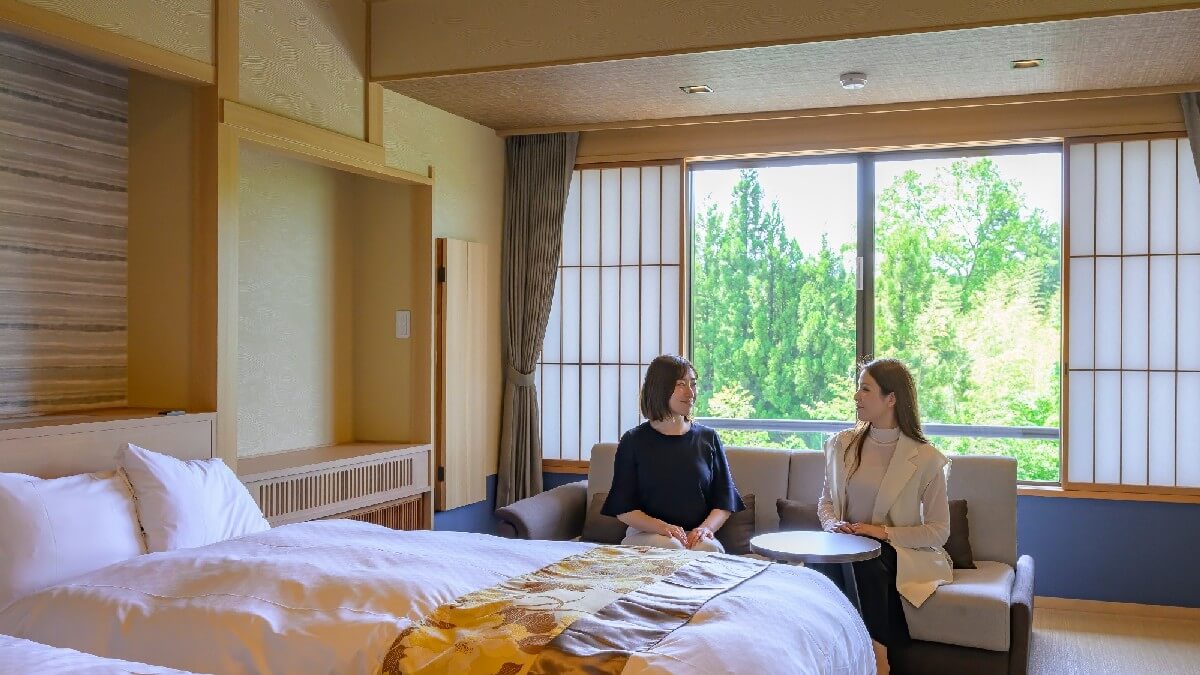 【平安亭デラックス和モダン】足を伸ばしてくつろぐことができる和室と、2つのツインルームを完備。