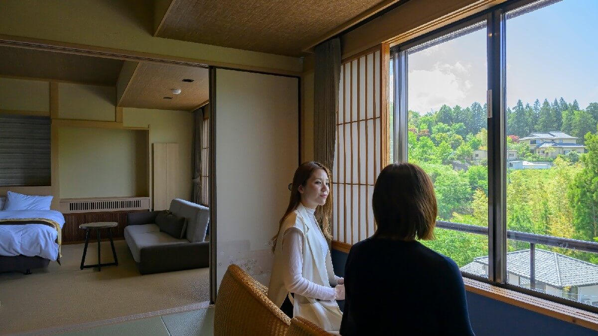 【平安亭デラックス和モダン】足を伸ばしてくつろぐことができる和室と、2つのツインルームを完備。