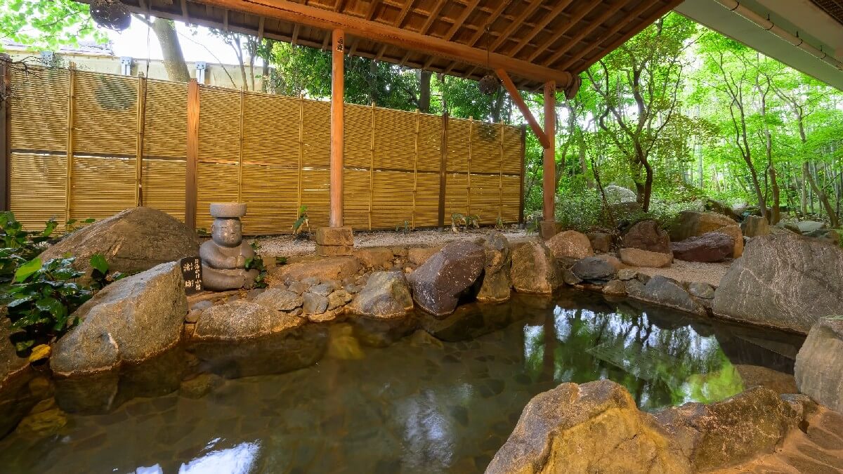 【庭園大浴場】大岩露天風呂