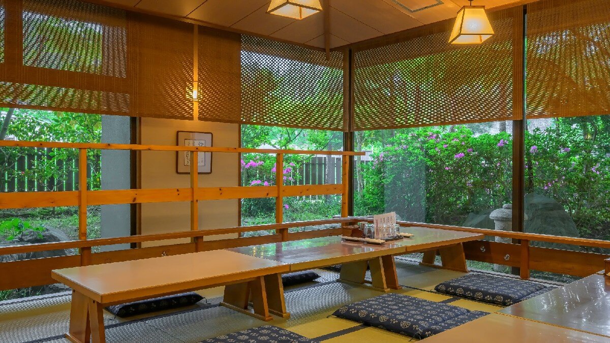 【やどりぎ】小腹がすいた、もう一杯飲みたいという方へ。館内ラーメンコーナーです。営業時間21～24時