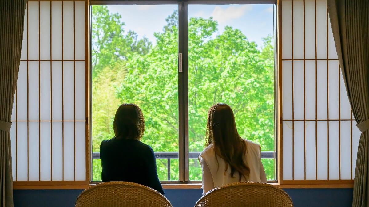 【平安亭デラックス和モダン】豊かな山々の眺望をお楽しみください。