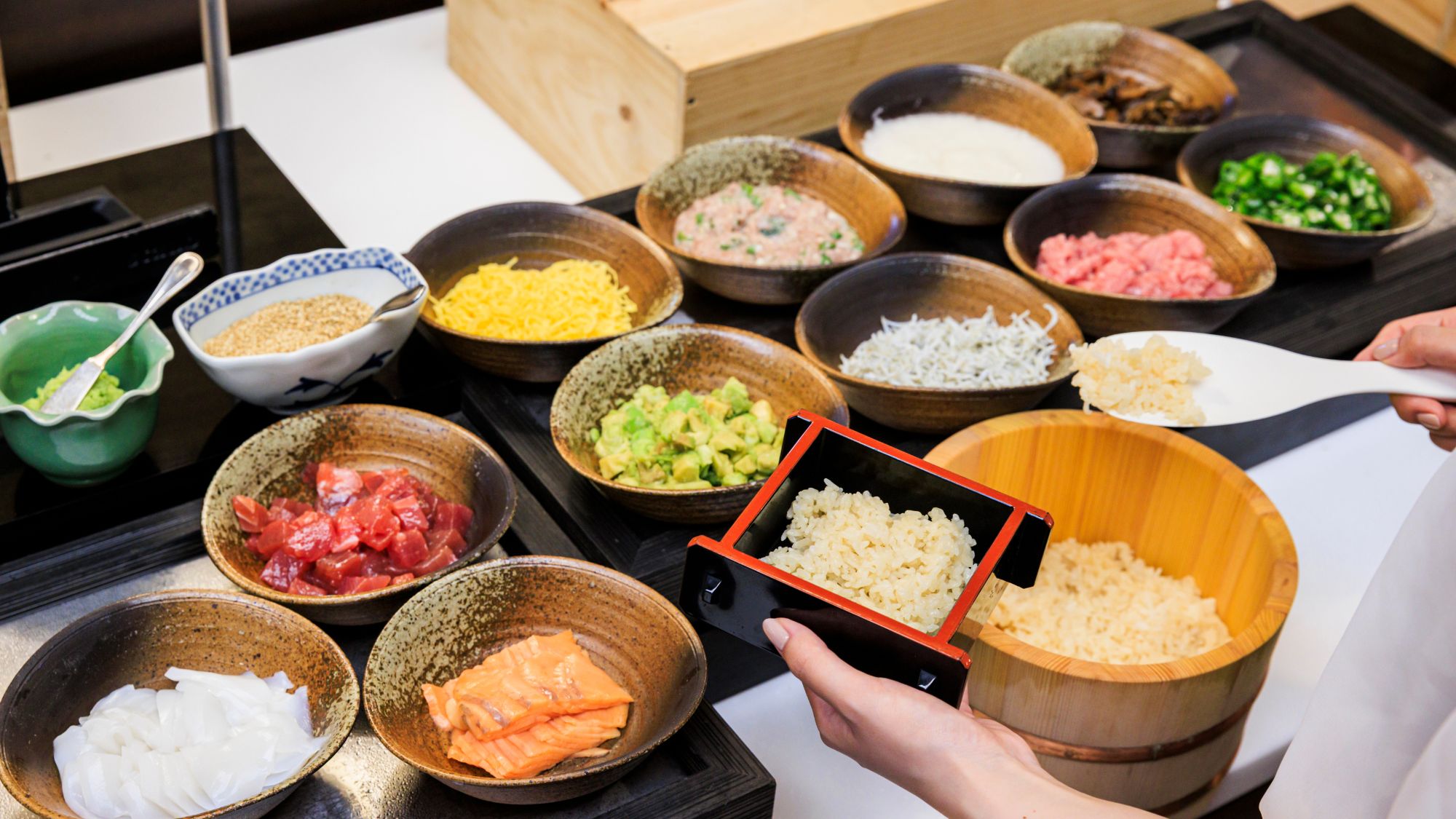 グリル夕食「選べるメインとサイドメニューブッフェ」（お好みちらし寿司）