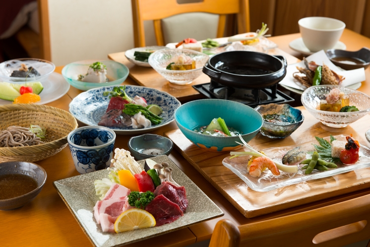 お部屋食　テーブルセット一例