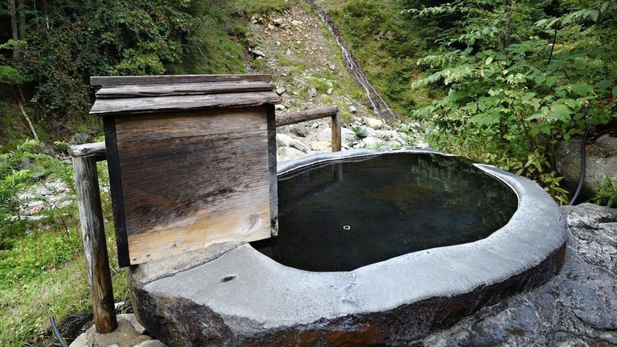 【露天風呂】カモシカの湯／自然をより身近にお楽しみいただけます