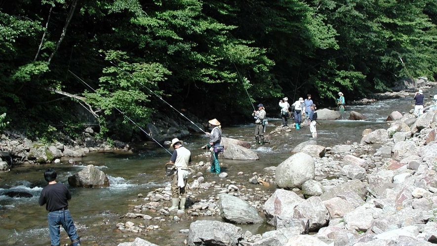 【周辺】鬼怒川渓流釣り大会　※過去開催時の風景
