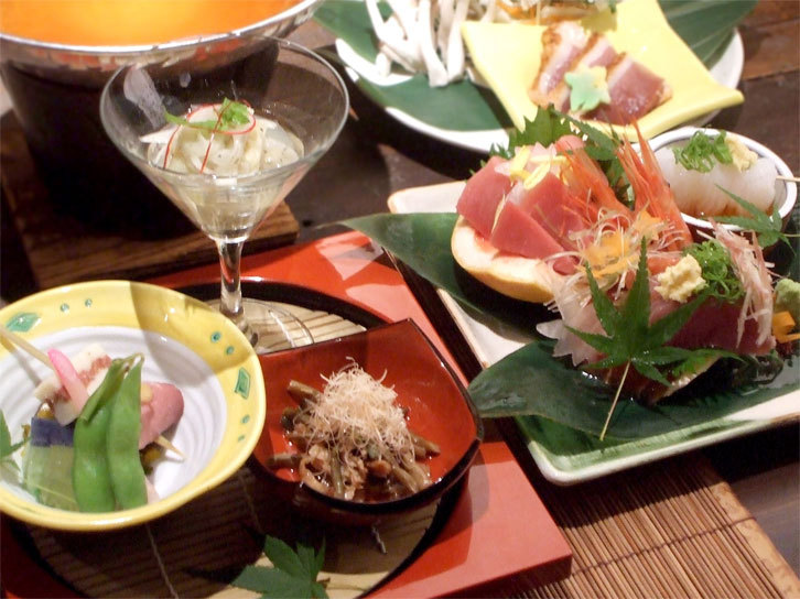 17料理のセット一例（旬菜、刺身）