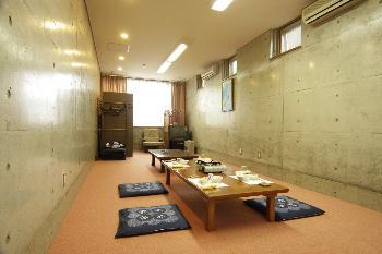 Annex (with toilet and washbasin)