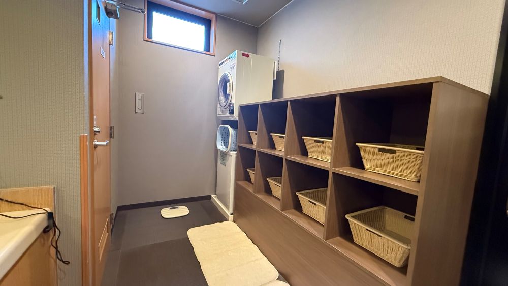 男性大浴場脱衣場②