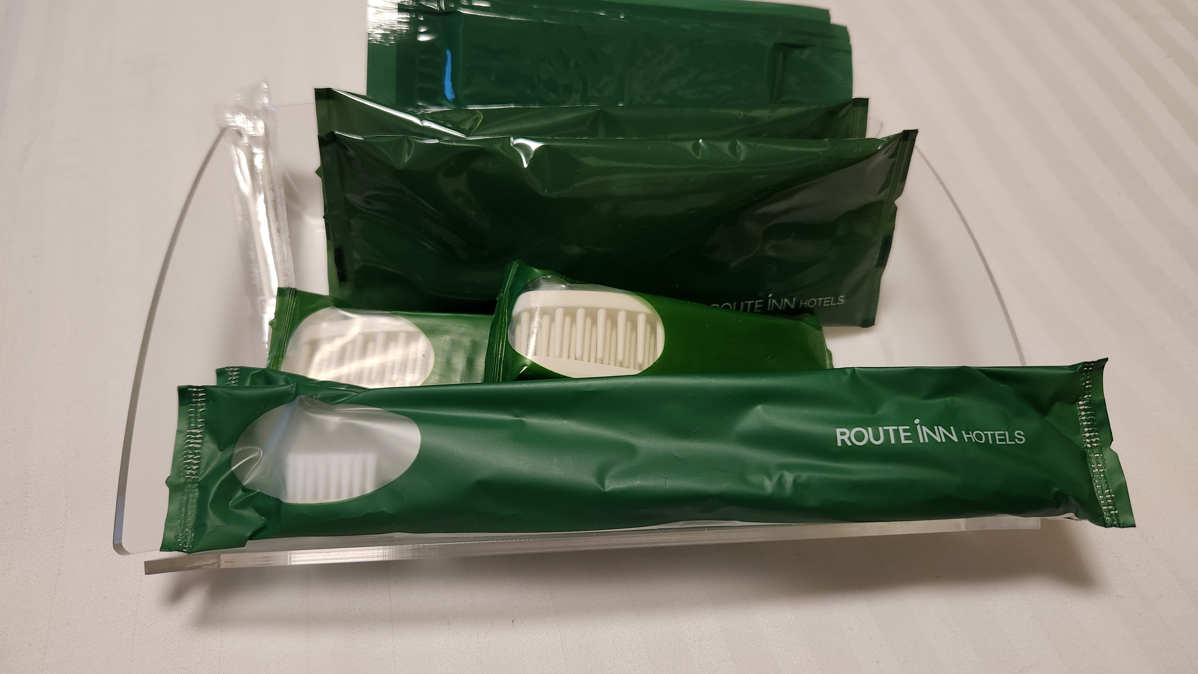 【客室備品】■浴室アメニティ■　ハブラシ・ヘアブラシ・レザー・ボディスポンジ・綿棒をご用意（全室）