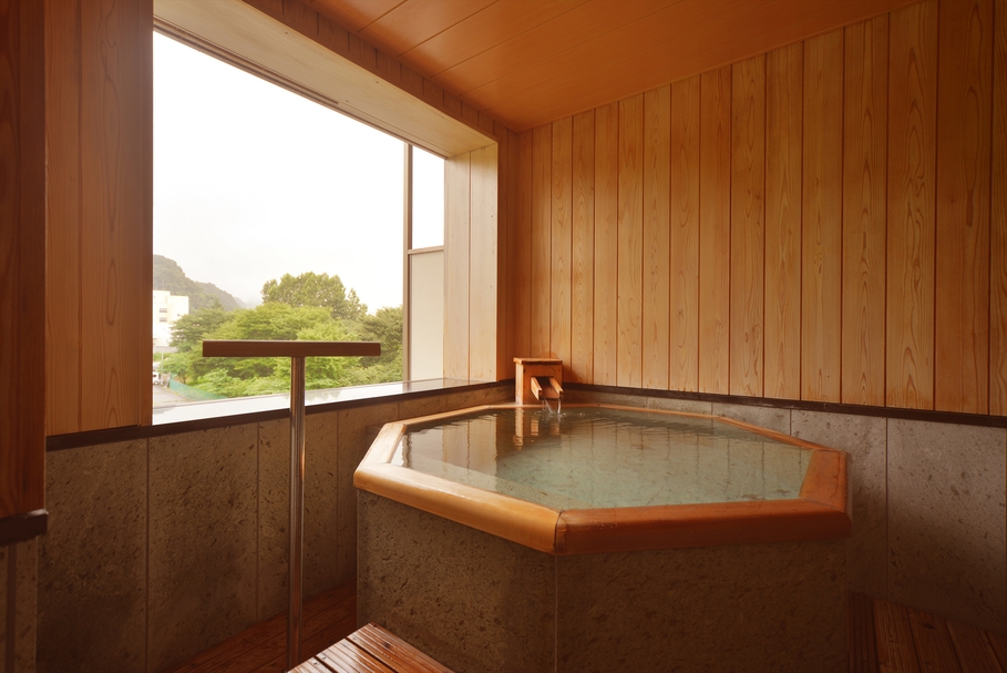 「武蔵野」に備え付けの半露天風呂