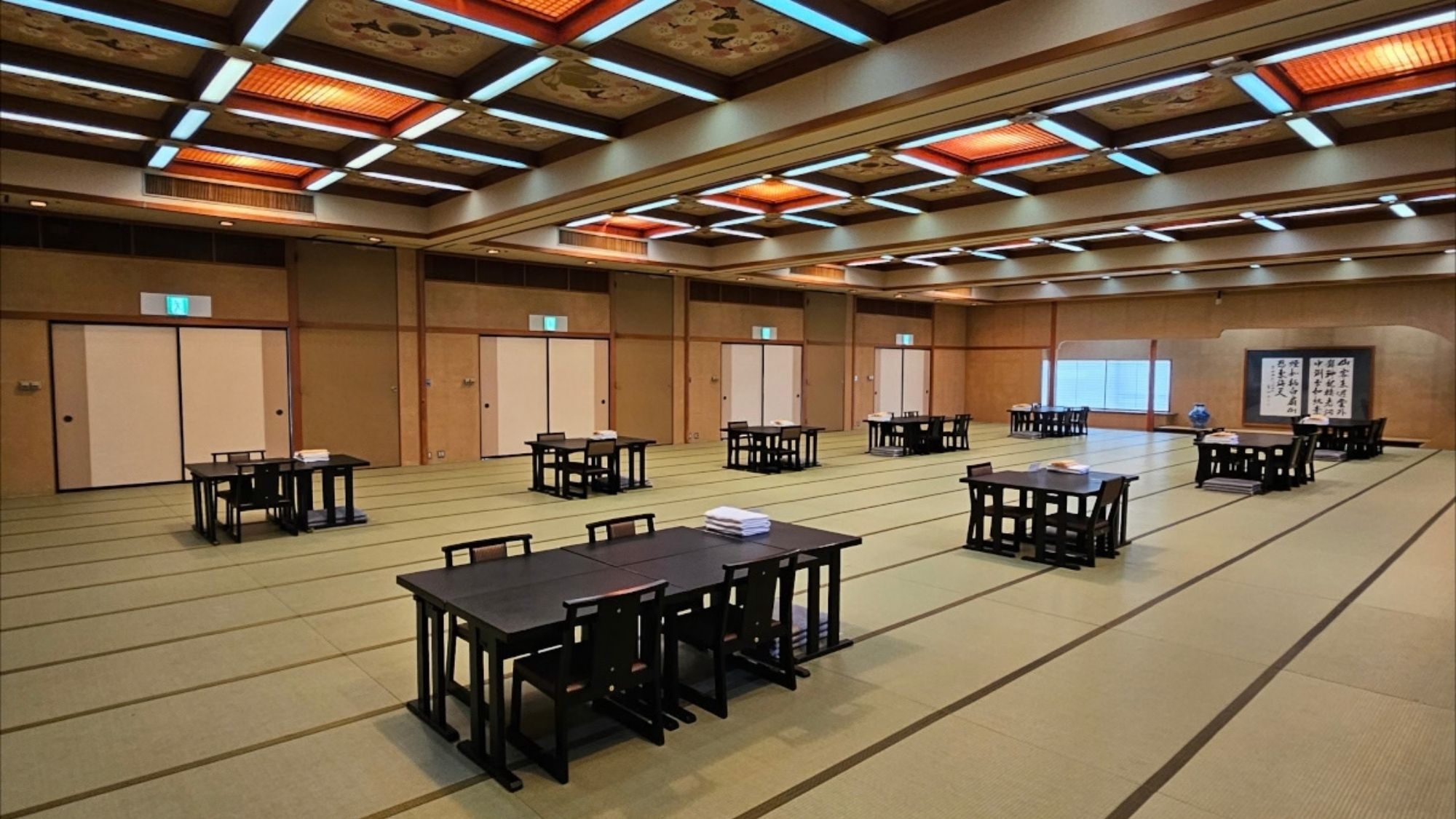 「泊まらない温泉旅行」季節の会席膳で贅沢な日帰りを【休憩広間】