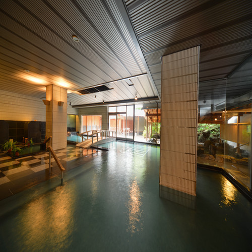 You can relax in the spacious large communal bath [Moon Palace / Indoor bath]