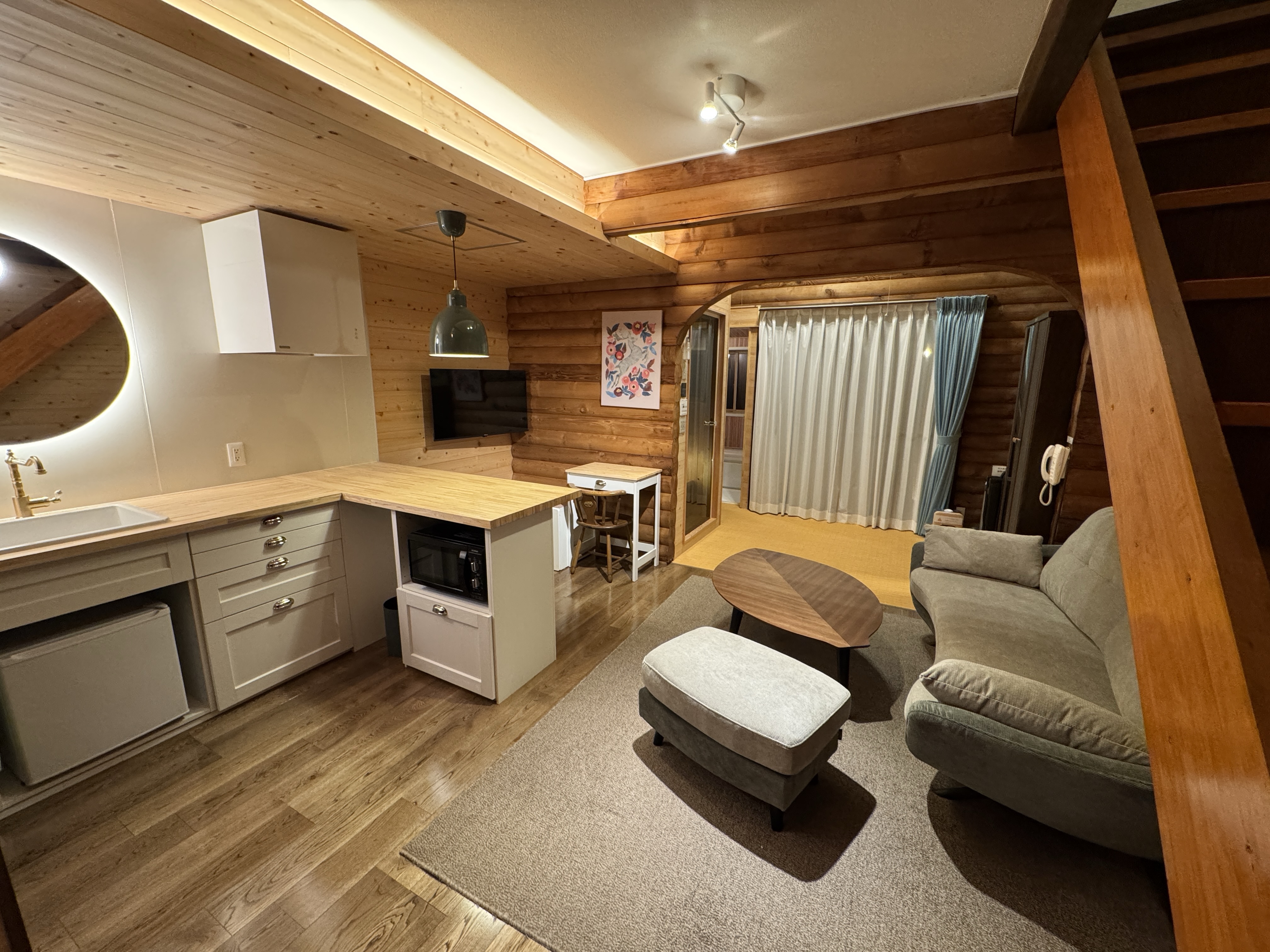 サウナフォレストスイートのリビング