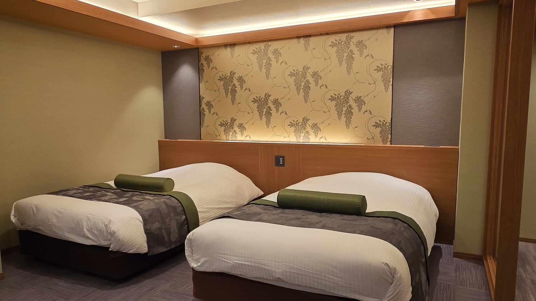 【2025年冬リニューアル】露天風呂付客室「翠」川側 一例