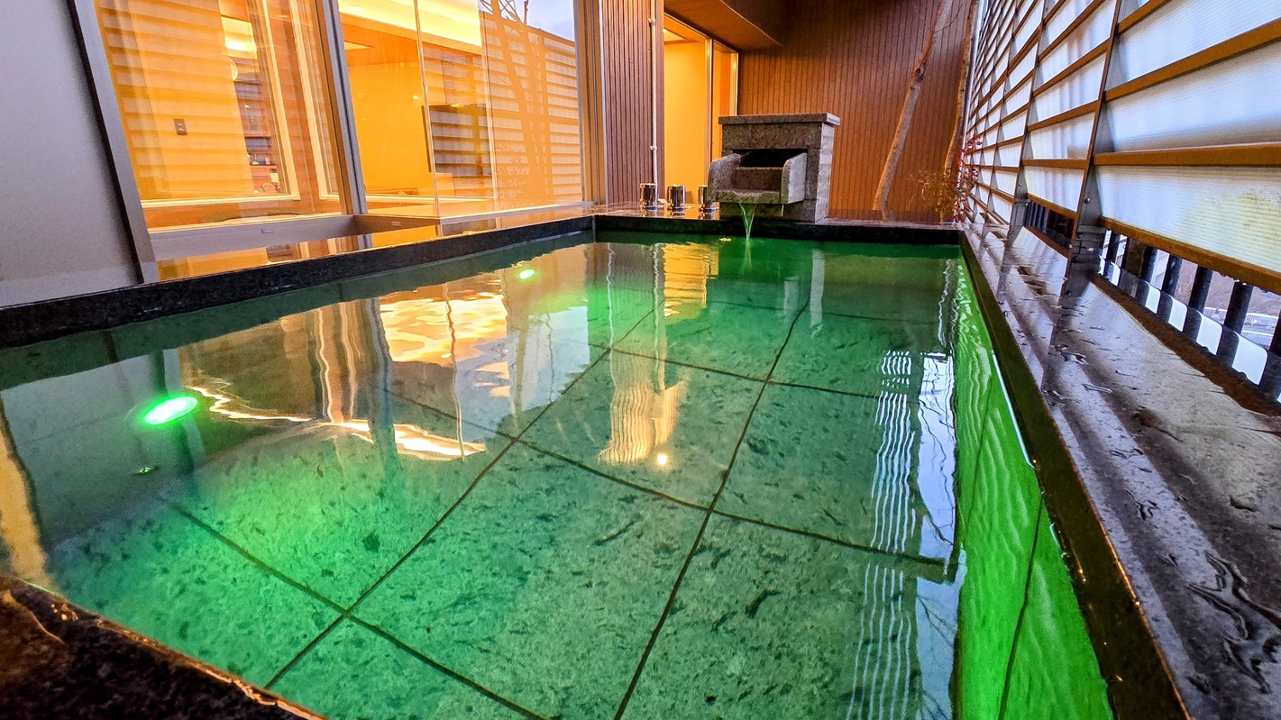 【2025年冬リニューアル】露天風呂付客室「翠」川側　一例