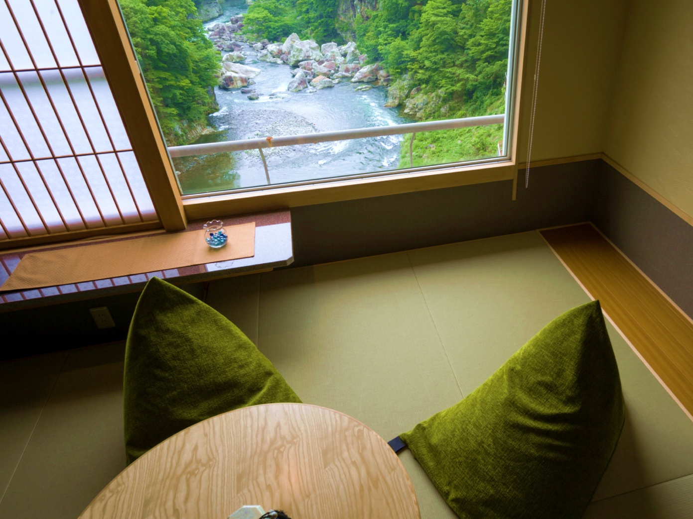 リニューアル洋室タイプ（渓谷側）：客室からの景観イメージ