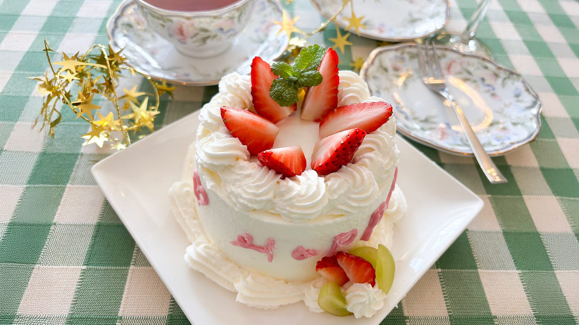 ・【記念日ケーキ】記念日やお誕生日にオリジナルケーキのご用意が可能です(※要予約)