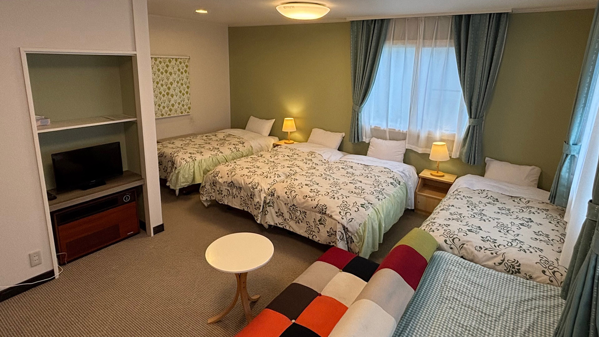・【洋室フォース一例】フォースの部屋で開放的な雰囲気