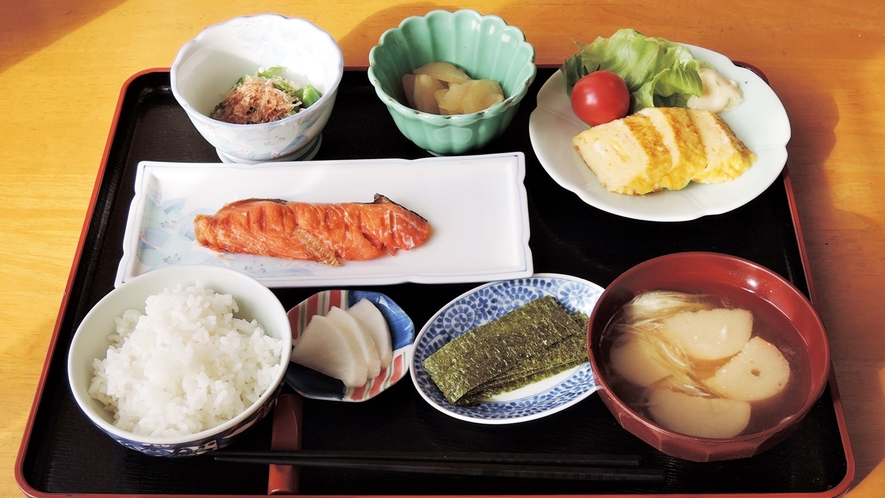 *【ご朝食一例】自家栽培の季節の食材、お米、味噌。身体に優しい和食をご用意致します。