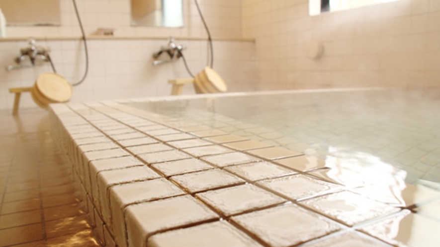 *【大浴場】入れば分かる泉質の良さ!開湯400年以来沸き続ける鶯宿温泉