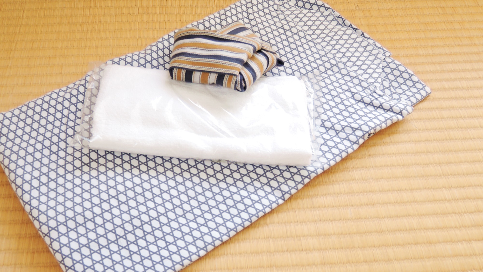 *【アメニティ一例】浴衣とタオル(バスタオルは各自ご持参いただくかレンタルとなります)